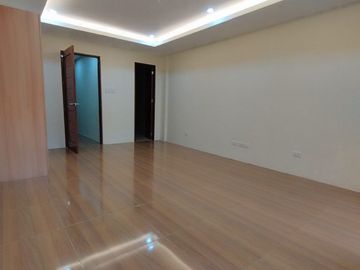 3 Storey Townhouse FOR SALE in Visayas Avenue Quezon City with 4 Bedroom and 2 Car garage (PH2874)