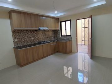 3 Storey Townhouse FOR SALE in Visayas Avenue Quezon City with 4 Bedroom and 2 Car garage (PH2874)