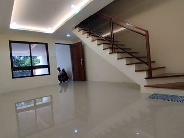 3 Storey Townhouse FOR SALE in Visayas Avenue Quezon City with 4 Bedroom and 2 Car garage (PH2874)