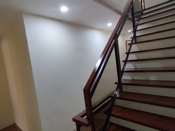 3 Storey Townhouse FOR SALE in Visayas Avenue Quezon City with 4 Bedroom and 2 Car garage (PH2874)