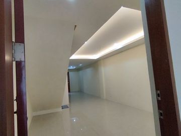 3 Storey Townhouse FOR SALE in Visayas Avenue Quezon City with 4 Bedroom and 2 Car garage (PH2874)