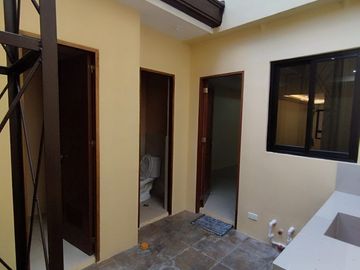 3 Storey Townhouse FOR SALE in Visayas Avenue Quezon City with 4 Bedroom and 2 Car garage (PH2874)