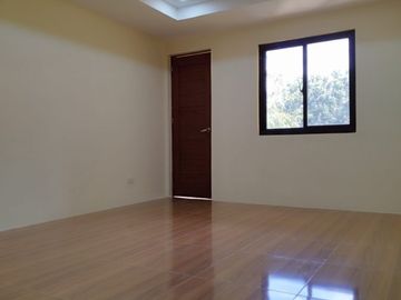 3 Storey Townhouse FOR SALE in Visayas Avenue Quezon City with 4 Bedroom and 2 Car garage (PH2874)