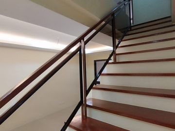 3 Storey Townhouse FOR SALE in Visayas Avenue Quezon City with 4 Bedroom and 2 Car garage (PH2874)