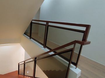 3 Storey Townhouse FOR SALE in Visayas Avenue Quezon City with 4 Bedroom and 2 Car garage (PH2874)