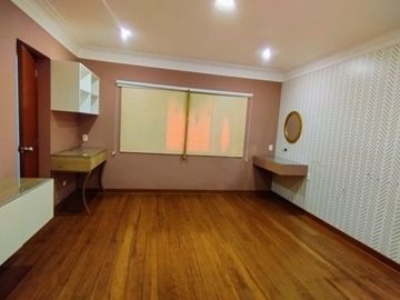 HERMOSA CASA REMODELADA EN MIRAFLORES