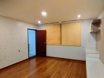 HERMOSA CASA REMODELADA EN MIRAFLORES