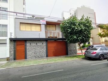 HERMOSA CASA REMODELADA EN MIRAFLORES