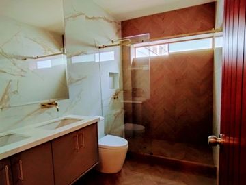 HERMOSA CASA REMODELADA EN MIRAFLORES