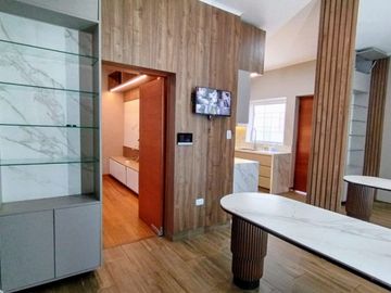 HERMOSA CASA REMODELADA EN MIRAFLORES