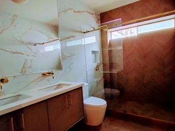 HERMOSA CASA REMODELADA EN MIRAFLORES