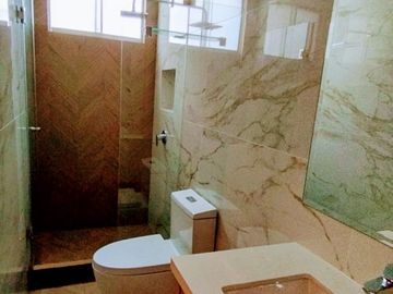 HERMOSA CASA REMODELADA EN MIRAFLORES