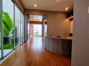 HERMOSA CASA REMODELADA EN MIRAFLORES