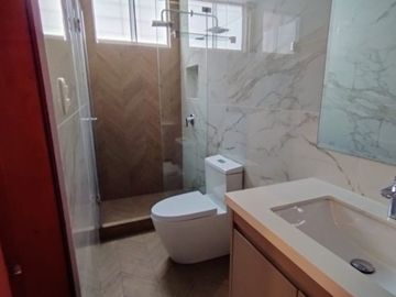 HERMOSA CASA REMODELADA EN MIRAFLORES