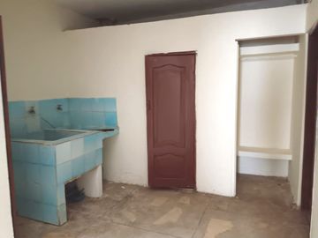 Casa rentera de venta en Sauces 5, 3 departamentos y 1 local.