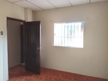 Casa rentera de venta en Sauces 5, 3 departamentos y 1 local.