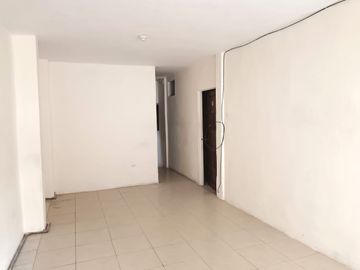 Casa rentera de venta en Sauces 5, 3 departamentos y 1 local.