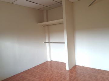 Casa rentera de venta en Sauces 5, 3 departamentos y 1 local.
