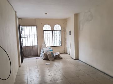 Casa rentera de venta en Sauces 5, 3 departamentos y 1 local.