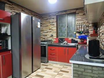 SE VENDE CASA EN QUILICURA - 5D/3B + ESTACIONAMIENTO
