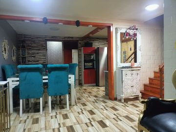 SE VENDE CASA EN QUILICURA - 5D/3B + ESTACIONAMIENTO