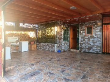SE VENDE CASA EN QUILICURA - 5D/3B + ESTACIONAMIENTO