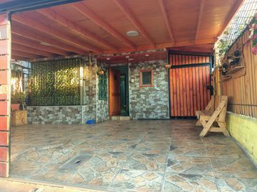 SE VENDE CASA EN QUILICURA - 5D/3B + ESTACIONAMIENTO