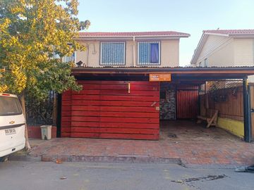 SE VENDE CASA EN QUILICURA - 5D/3B + ESTACIONAMIENTO