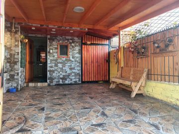 SE VENDE CASA EN QUILICURA - 5D/3B + ESTACIONAMIENTO