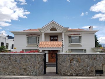 CASA DE VENTA ARMENIA 2 ESPECTACULAR INCLUYE SUITE