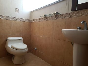 CASA DE VENTA ARMENIA 2 ESPECTACULAR INCLUYE SUITE