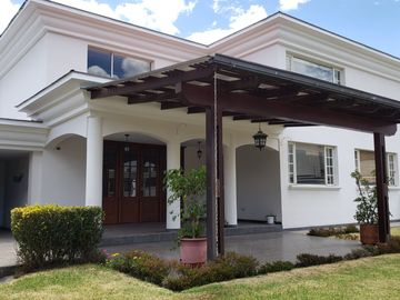 CASA DE VENTA ARMENIA 2 ESPECTACULAR INCLUYE SUITE
