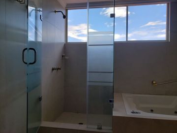 CASA DE VENTA ARMENIA 2 ESPECTACULAR INCLUYE SUITE