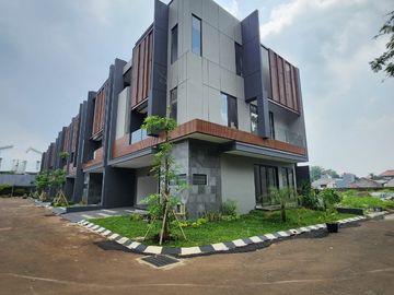 Town House Mewah Modern Siap Huni Di Area Pancoran Jakarta Selatan
