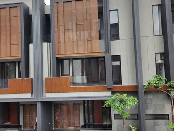 Town House Mewah Modern Siap Huni Di Area Pancoran Jakarta Selatan