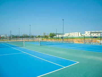 CASA EN VENTA AL SUR DE CUERNAVACA CON ALBERCA Y CANCHA DE PADEL