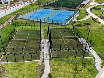 CASA EN VENTA AL SUR DE CUERNAVACA CON ALBERCA Y CANCHA DE PADEL