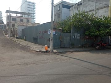 SE VENDE TERRENO ESQUINERO EN BAHIA DE CARAQUEZ