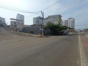 SE VENDE TERRENO ESQUINERO EN BAHIA DE CARAQUEZ