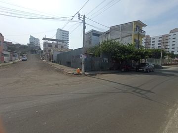 SE VENDE TERRENO ESQUINERO EN BAHIA DE CARAQUEZ