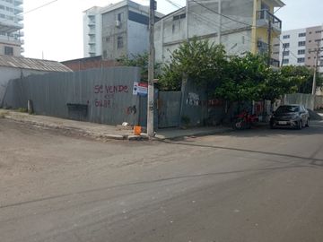 SE VENDE TERRENO ESQUINERO EN BAHIA DE CARAQUEZ