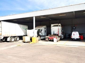 Bodega en Venta en Irapuato, salida a Abasolo cerca del trebol.