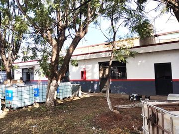Bodega en Venta en Irapuato, salida a Abasolo cerca del trebol.