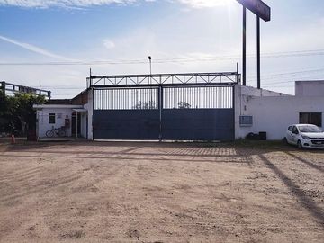 Bodega en Venta en Irapuato, salida a Abasolo cerca del trebol.