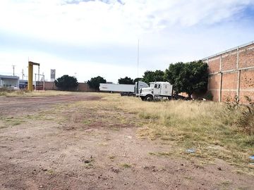 Bodega en Venta en Irapuato, salida a Abasolo cerca del trebol.