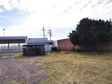 Bodega en Venta en Irapuato, salida a Abasolo cerca del trebol.