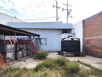 Bodega en Venta en Irapuato, salida a Abasolo cerca del trebol.