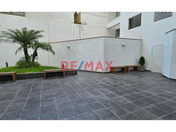 Moderno Duplex Con Balcon Vista Exterior En 2Do Piso Entre Av. Javier Prado Y Av. Del Ejercito
