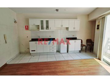 Moderno Duplex Con Balcon Vista Exterior En 2Do Piso Entre Av. Javier Prado Y Av. Del Ejercito