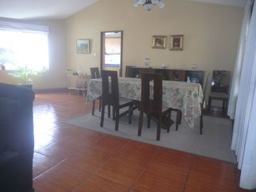 Ocasión , vendo dpto. T/AMPLIO  como casa en altos en excelente ubicación!